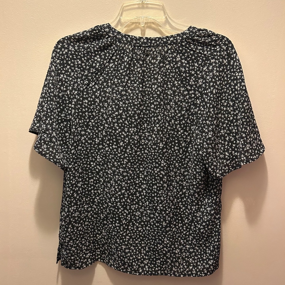 blouse - Picture 2 of 3